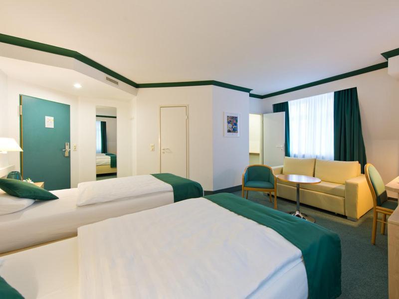 Kaiserin Augusta 3*