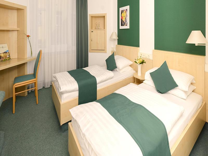 Kaiserin Augusta Hotel
